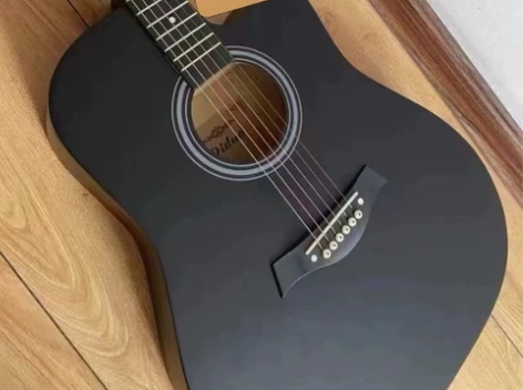 原价1000多的几乎全新吉他便宜出了，虽然...