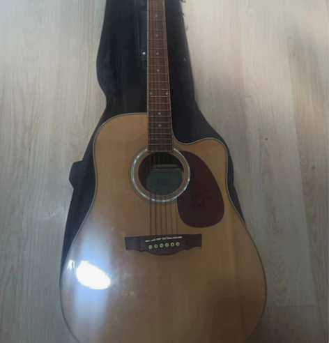 星尘吉他 1088入了就闲置了 顶多弹了三...