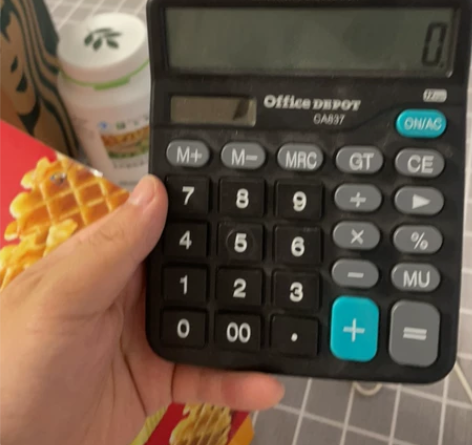 一个太阳能的计算器，落灰有点多了，给钱就卖...