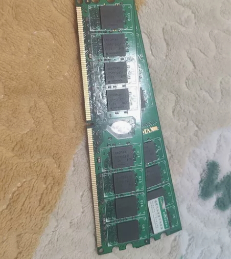 两条ddr2  800  2g 没啥好说的...