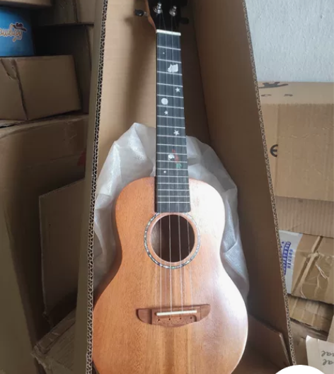 非常划算！全新23寸尤克里里桃花心木单板尤...