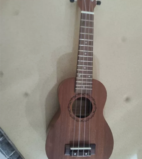 尤克里里，全新没用过全长50公分左右，底部...