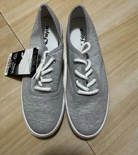 飞跃系带女布鞋灰色 全新正品吊牌在，鞋盒没...
