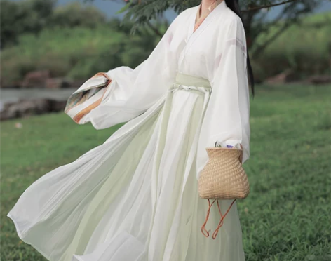 ?五五年家晋制汉服全新仅拆开挂衣柜里未穿过...