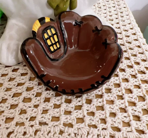 外贸陶瓷棒球手套小摆件，不大，很精致，就一...