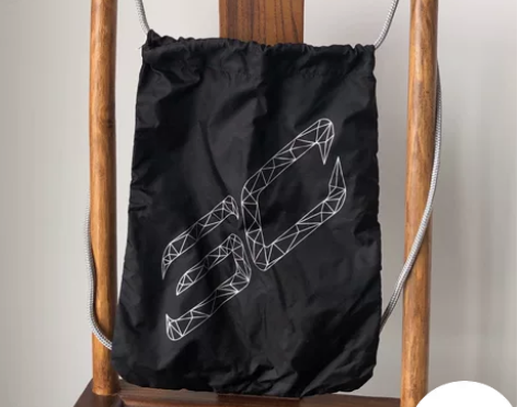 冷门足球45*35裤里运动装备收纳袋双肩束...