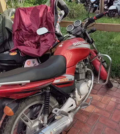 #闲置换钱哦 铃木摩托车 感兴趣的话点“我...