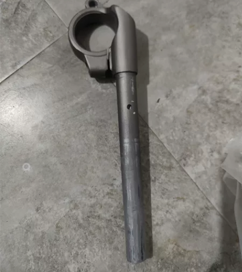 飞鹰r25的原厂右手把 之前装过护弓 膨胀...