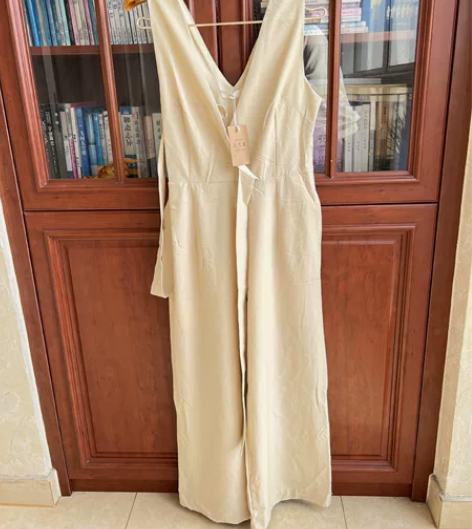 杏色背带连体裤 M码   全新满50包邮全...