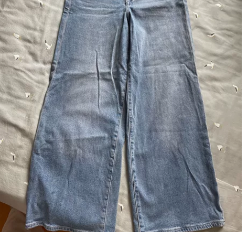 hm阔腿牛仔裤 九分 感兴趣的话点“我想要...