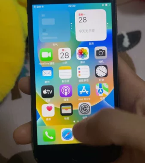 闲置苹果8 64g 成色如图 感兴趣的话点...