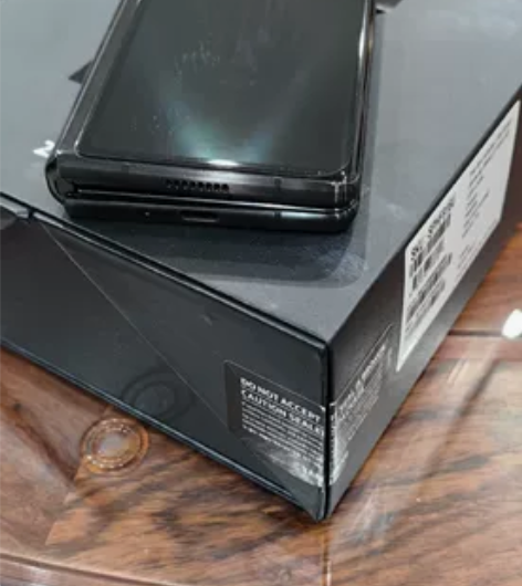 三星折叠手机，才用了几个月。换了华为mat...