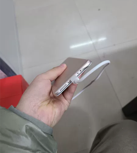 oppo y66 有轻微划痕，无磕碰，无暗...