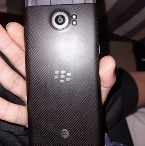 黑莓手机，买回来就没用过，一直放在家里，有...