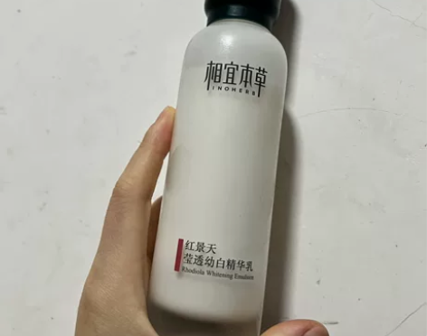 乳液。 商场里买的，价格不会便宜也更谈不上...