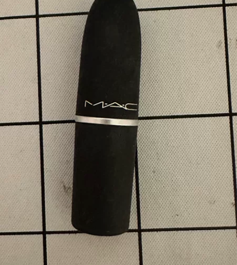 M A C口红豆沙色子弹头 等物买的正版假...