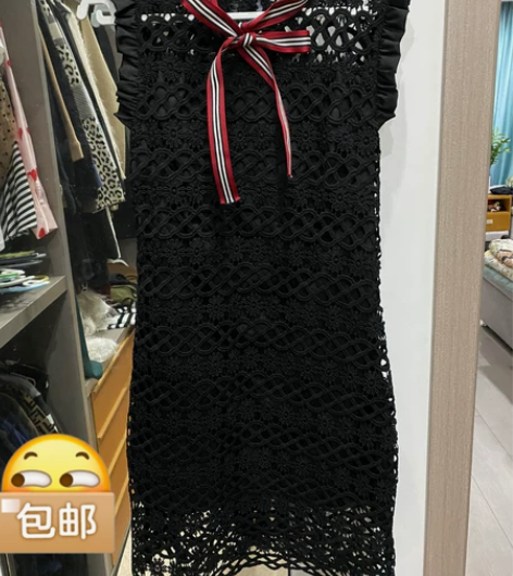 连衣裙 黑色 长度到膝盖附近 穿过几次 九...