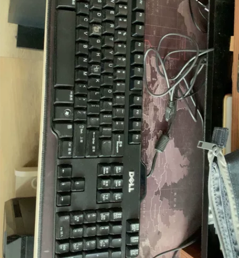 戴尔电脑原配鼠标键盘，手感非常好，所以鼠标...