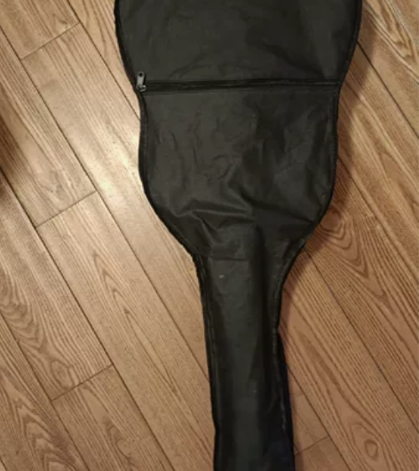 二手民谣吉他，说实话没用过几次，因为不会弹...