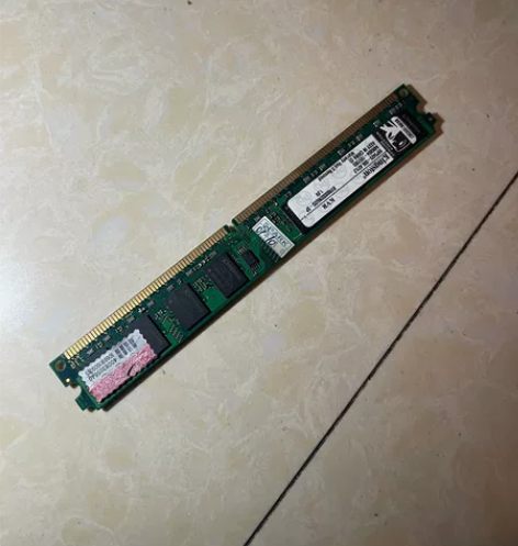 金士顿ddr2 2g内存条一根，可点亮，邮...