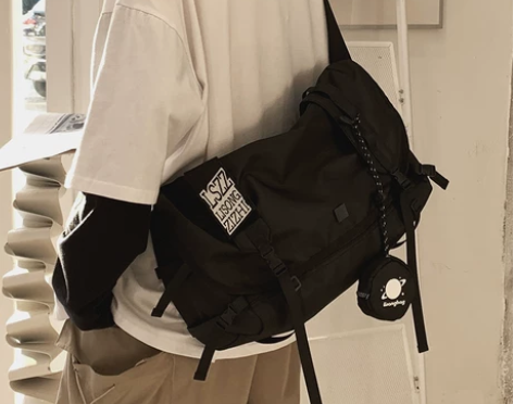 斜挎包男ins潮牌运动机能包大容量单肩包邮...