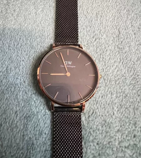 DW手表 佩戴磨损 一千多购入还有电 金色...