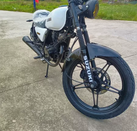 二手摩托车网红铃木复古125CC  九成新...