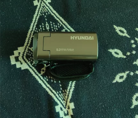 一个十分古老的手持DV，品牌型号都在图上了...