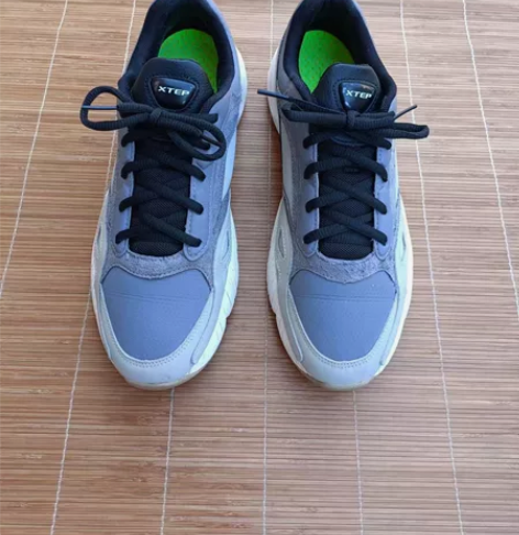 44码 特步运动鞋           鞋...