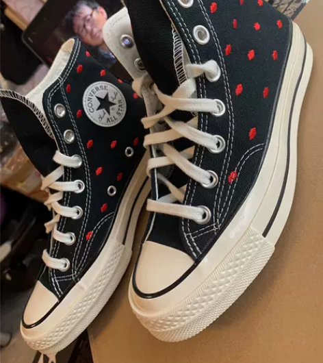 匡威帆布鞋,公司盲盒拆出来的,码数偏小穿不...