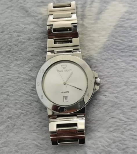 天王手表，放置两年没电了，新换的电池，没有...