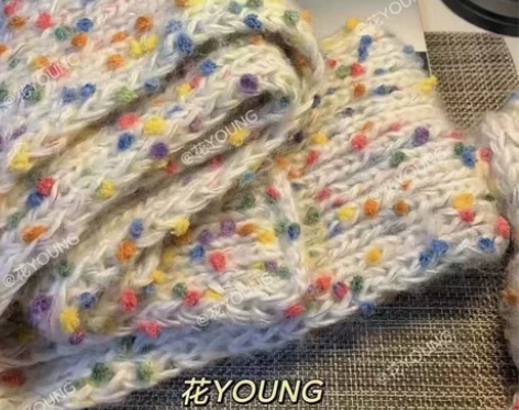 彩虹豆豆围巾22×170厘米,成品现货。还...