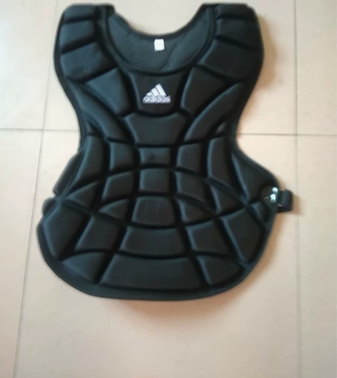 专业棒球阿迪达斯护胸，无瑕疵，L码的成人款...