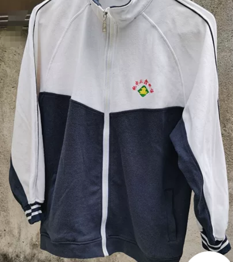 纪中三鑫旧校服 纪中三鑫双语校服，毕业了不...