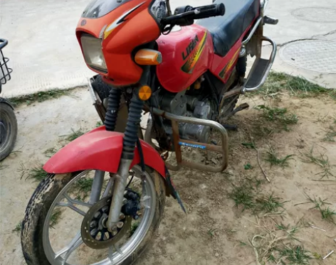 力帆125摩托车。一切正常。电打火一打就着...