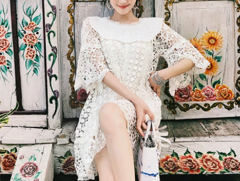 Lin蕾丝遮肉 宽松圆领性感镂空荷叶边连衣...