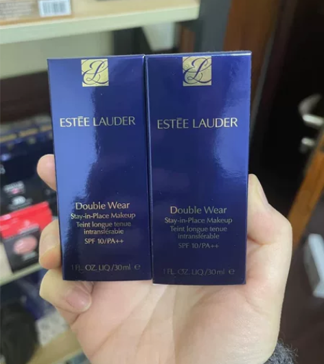 雅诗兰黛 dw粉底 1w1色号 日期到明年...