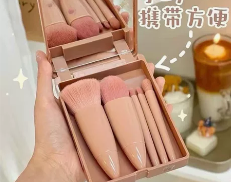 9.9包邮出超迷你便携化妆刷五支套装，小小...