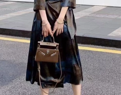 桑蚕丝印花V领收腰长款连衣裙女2022年春...