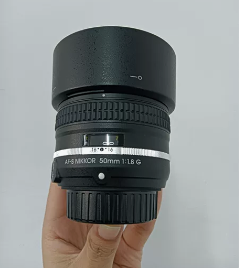 尼康50/1.8镜头 成色很新  实物拍摄...
