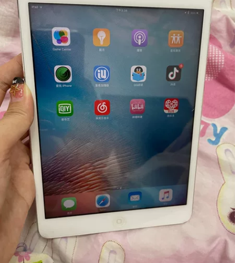 苹果平板 很新  个人用的，可以听歌上网课...