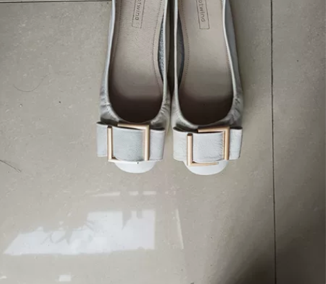 热风单鞋，就穿过一次，39码 感兴趣的话点...