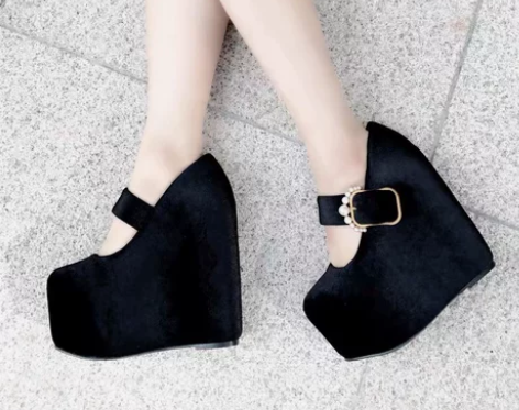 圆头绒面坡跟单鞋，跟高15cm防水台6cm...