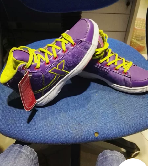 全新特步正品万圣节纪念版炫紫色半高筒鞋，秋...