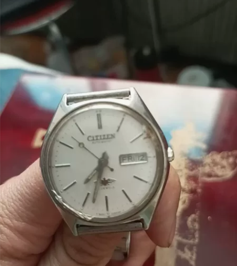 老西铁城手表。带日历!走时还可以!喜欢的朋...