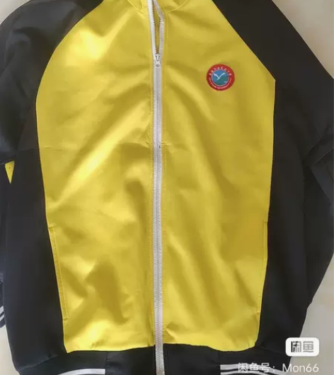 高中闲置校服 尺码180   一共有两套这...