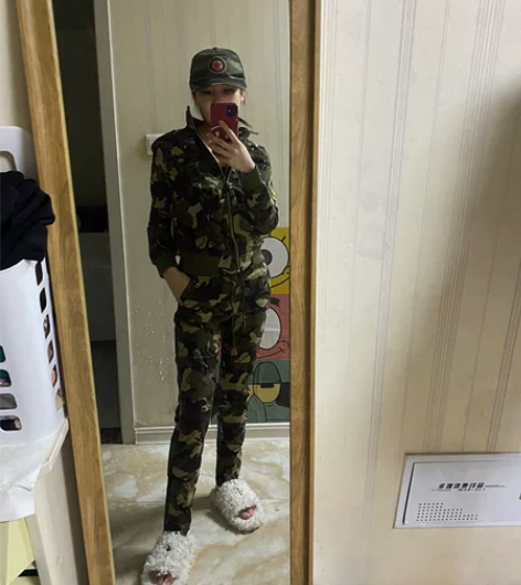 迷彩服一套 超级显瘦。全新，单位军训只穿了...
