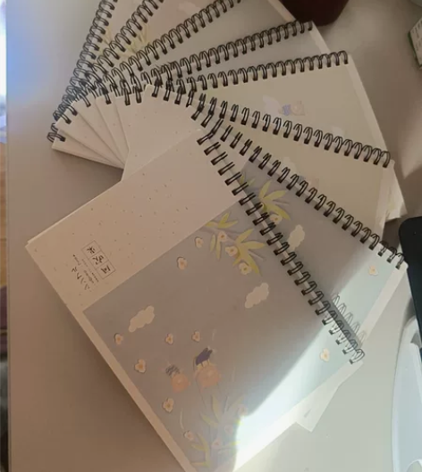 本子都是全新的。 及四本以上四本包邮，单本...