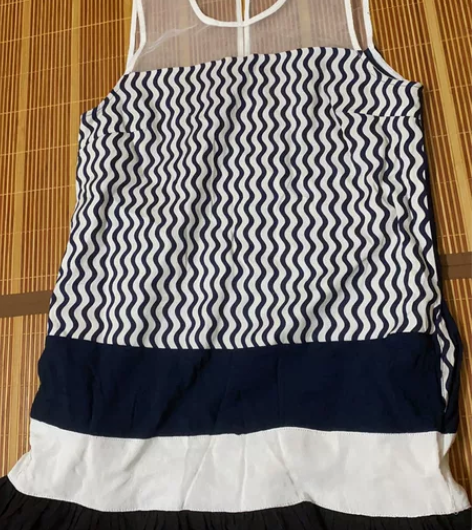 新款荷叶边裙连衣裙 衣服偏大，本人平时穿L...