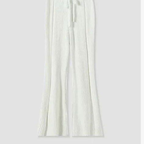 白色针织休闲裤 由于裤子均码，本人只穿了一...